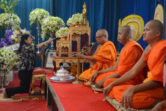 ศิลปินดาราร่วมเลี้ยงเพลพระ งานสวดอภิธรรมศพ "ปอ ทฤษฎี" วันที่ 5
