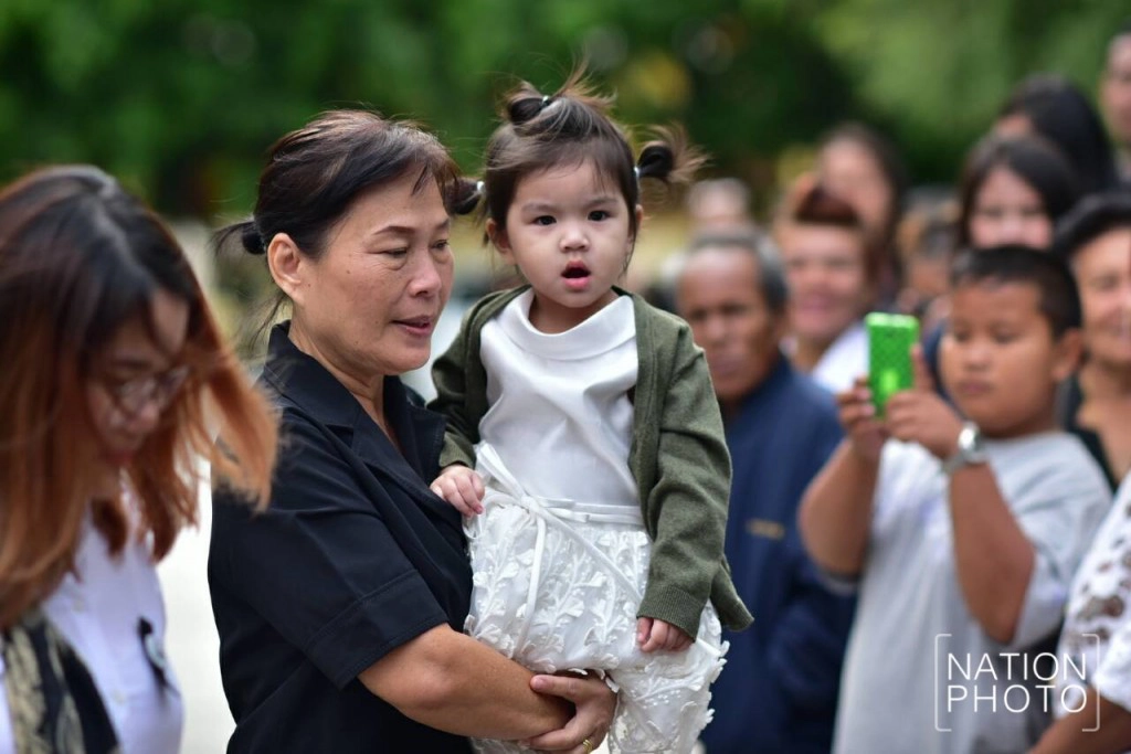 ภาพชุด นางฟ้าตัวน้อย ส่งพ่อ "ปอ ทฤษฎี" ขึ้นสู่สรวงสวรรค์