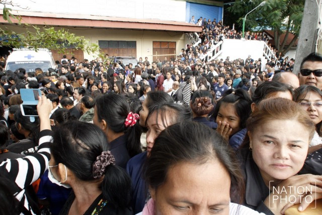 ประชาชนร่วมส่ง "ปอ ทฤษฎี" ครั้งสุดท้าย