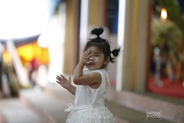 ภาพชุด "แม่โบว์-น้องมะลิ" ดูความพร้อมของชำร่วย พิธีพระราชทานเพลิงศพ "ปอ ทฤษฎี"