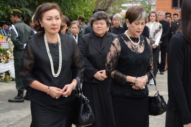 ศิลปินดารา ร่วมไว้อาลัย "ปอ ทฤษฎี"  ในพิธีพระราชทานเพลิงศพ