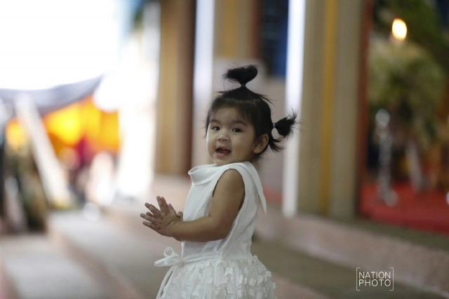 ภาพชุด "แม่โบว์-น้องมะลิ" ดูความพร้อมของชำร่วย พิธีพระราชทานเพลิงศพ "ปอ ทฤษฎี"