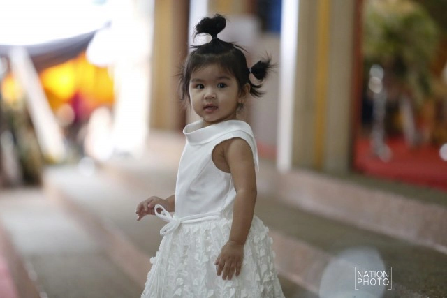 ภาพชุด "แม่โบว์-น้องมะลิ" ดูความพร้อมของชำร่วย พิธีพระราชทานเพลิงศพ "ปอ ทฤษฎี"