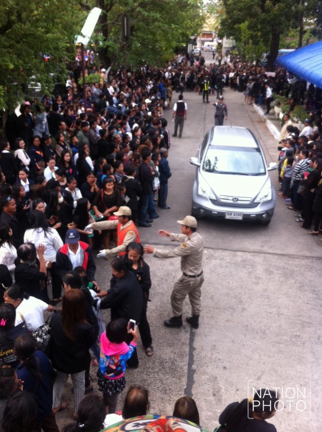 ประชาชนร่วมส่ง "ปอ ทฤษฎี" ครั้งสุดท้าย