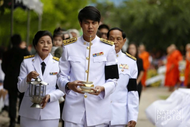 ภาพชุด ครอบครัวสหวงษ์ เคลื่อนศพ "ปอ ทฤษฎี" ไปเมรุ