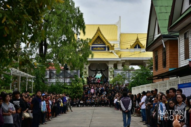 ภาพชุด ครอบครัวสหวงษ์ ในงานพระราชทานเพลิงศพ "ปอ ทฤษฎี" วันนี้
