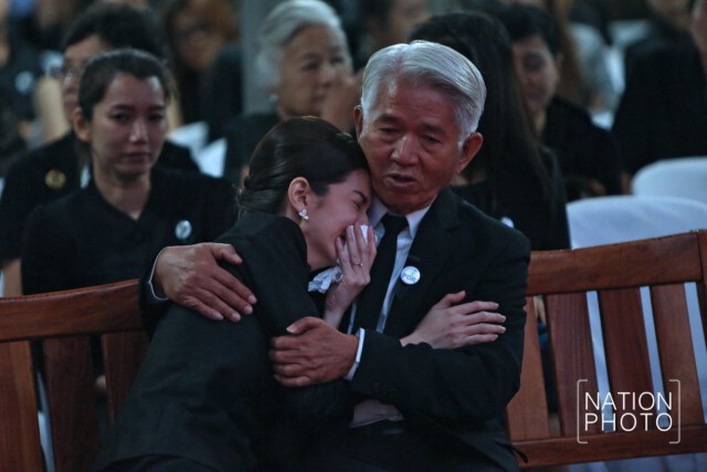 "โบว์" ร่ำไห้ขณะร่างของ "ปอ ทฤษฎี" ถูกเผา #NationTV