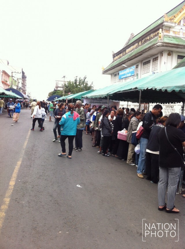 ปชช. ทยอยร่วมงานพิธีพระราชทานเพลิงศพ "ปอ ทฤษฎี"