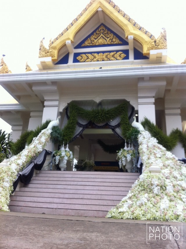 ปชช. ทยอยร่วมงานพิธีพระราชทานเพลิงศพ "ปอ ทฤษฎี"