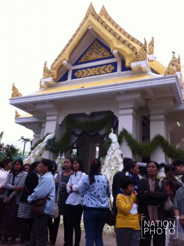 ปชช. ทยอยร่วมงานพิธีพระราชทานเพลิงศพ "ปอ ทฤษฎี"