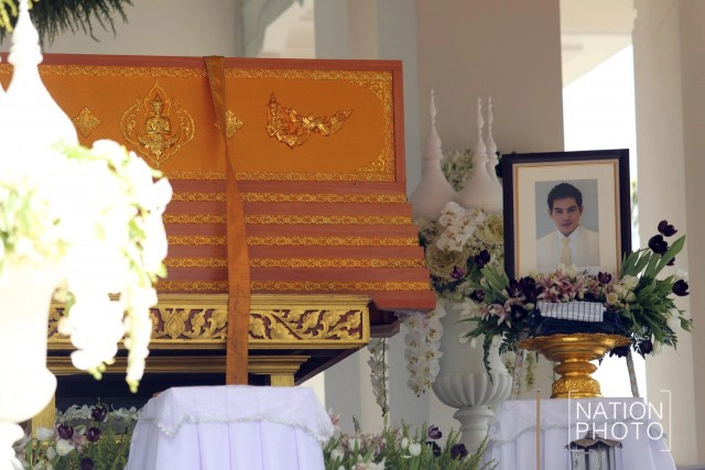 ประชาชนร่วมส่ง "ปอ ทฤษฎี" ครั้งสุดท้าย