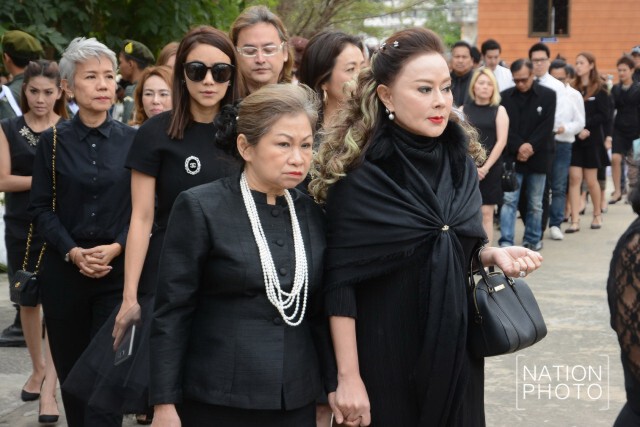 ศิลปินดารา ร่วมไว้อาลัย "ปอ ทฤษฎี"  ในพิธีพระราชทานเพลิงศพ