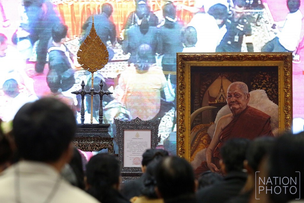 ภาพชุด ปชช.ถวายน้ำสรงศพสรีระสังขารหลวงพ่อจรัญ ฐิตธัมโม ภาพชุด ปชช.ถวายน้ำสรงศพสรีระสังขารหลวงพ่อจรัญ ฐิตธัมโม