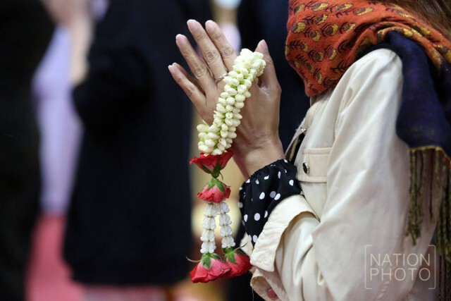 ภาพชุด ปชช.ถวายน้ำสรงศพสรีระสังขารหลวงพ่อจรัญ ฐิตธัมโม