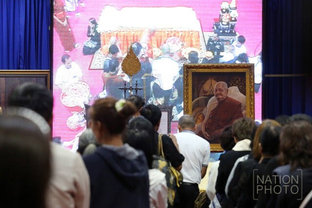 ภาพชุด ปชช.ถวายน้ำสรงศพสรีระสังขารหลวงพ่อจรัญ ฐิตธัมโม