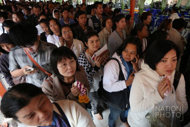 ภาพชุด ปชช.ถวายน้ำสรงศพสรีระสังขารหลวงพ่อจรัญ ฐิตธัมโม