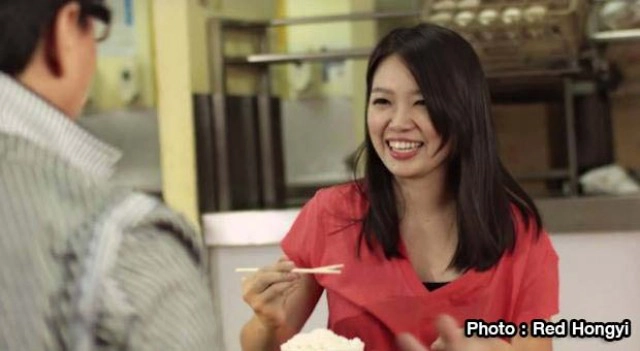 ศิลปินสาวมาเลย์สร้างภาพ"เฉินหลง"ด้วยตะเกียบ 64,000 อัน