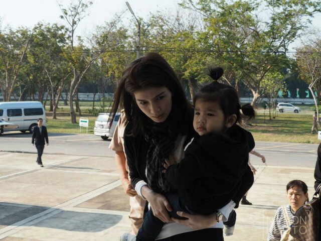 ภาพชุด ครอบครัวสหวงษ์ ลอยอังคาร "ปอ ทฤษฎี" ณ อ่าวสัตหีบ