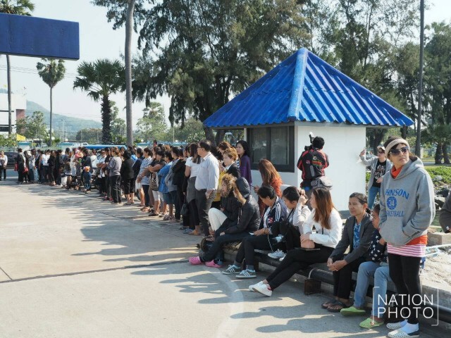 กองทัพเรือ สนับสนุนเรือลอยอังคารอัฐิ "ปอ ทฤษฎี" กลางอ่าวสัตหีบ