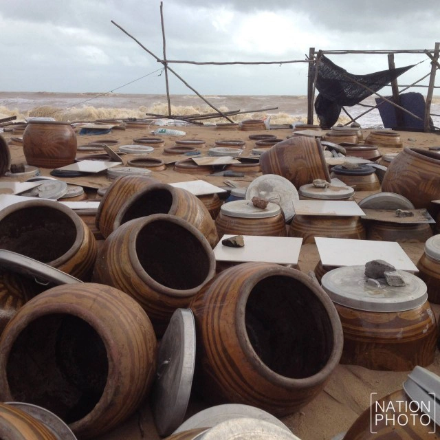 หมู่บ้านประมง บ้านบาเฆะ นราธิวาส  และบูดูเลื่องชื่อ  ถูกคลื่นซัดเสียหายหนัก