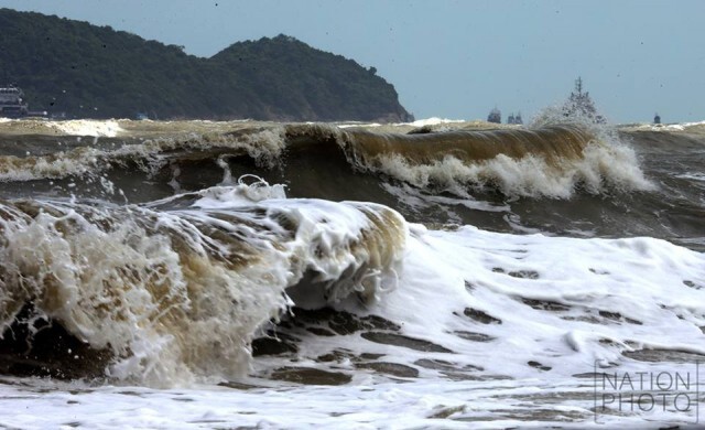 คลื่นทะลคลั่ง ที่ "เกาะหนู-เกาะแมว"