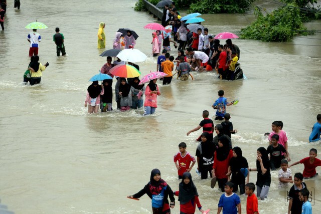 นราธิวาสน้ำท่วมฉับพลัน เดือดร้อน 4 หมู่บ้าน 100 หลังคาเรือน