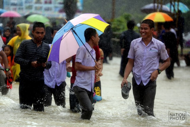 นราธิวาสน้ำท่วมฉับพลัน เดือดร้อน 4 หมู่บ้าน 100 หลังคาเรือน