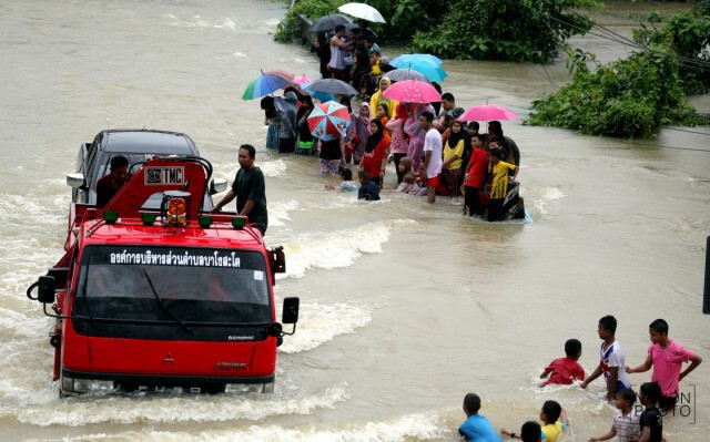 นราธิวาสน้ำท่วมฉับพลัน เดือดร้อน 4 หมู่บ้าน 100 หลังคาเรือน