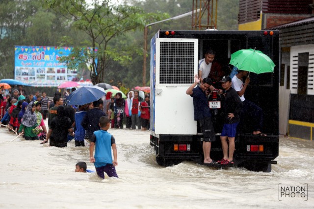 นราธิวาสน้ำท่วมฉับพลัน เดือดร้อน 4 หมู่บ้าน 100 หลังคาเรือน
