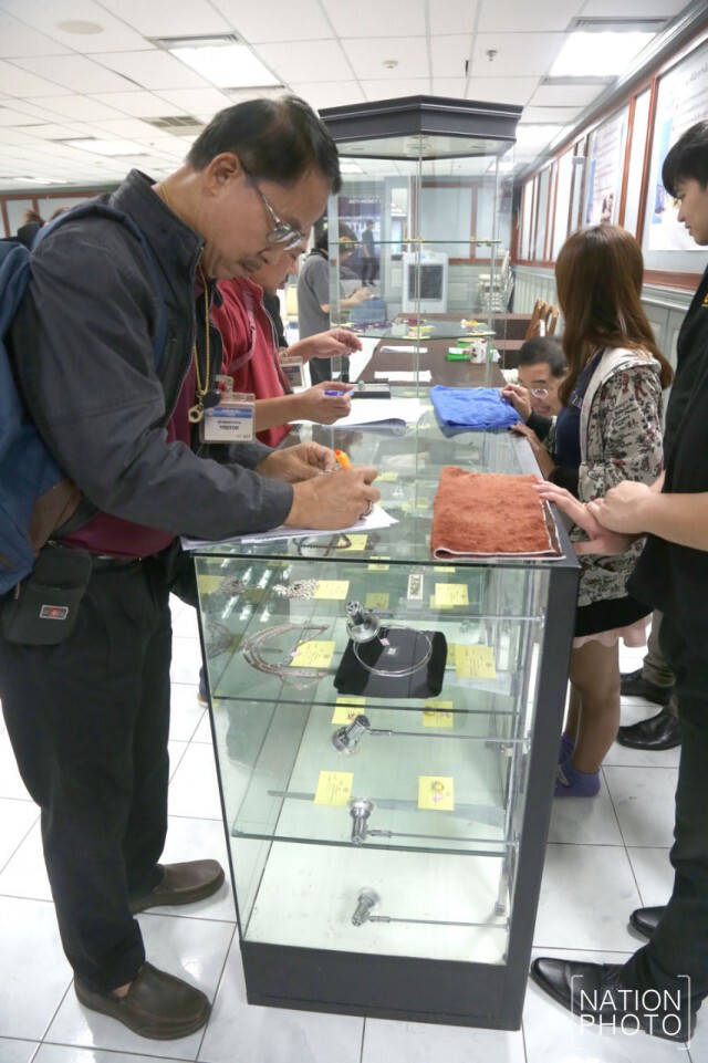 ต่างหูเพชร ที่ราคาแพงที่สุดภายในงานประมูลขายทอดตลาด