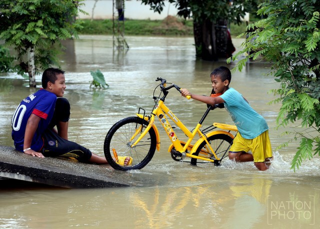 นราธิวาสยังอ่วมน้ำ ไม่สามารถกรีดยางได้
