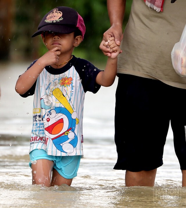 นราธิวาสยังอ่วมน้ำ ไม่สามารถกรีดยางได้