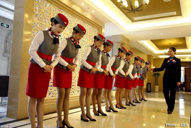 บททดสอบสุดแปลก เพื่อความสมบูรณ์แบบที่สุดของอาชีพ "แอร์โฮสเตส"
