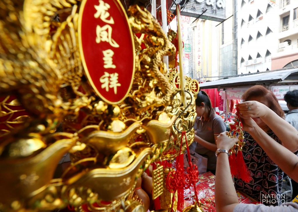 ภาพชุด ชาวไทยเชื้อสายจีนแห่ ซื้อสิ่งเสริมศิริมงคลชีวิต ต้อนรับตรุษจีน