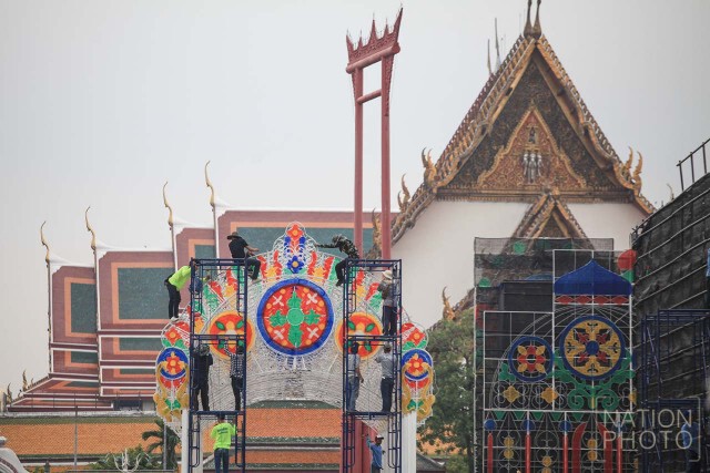 กทม.รื้อไฟประดับมูลค่า 39.5 ล้านบาทแล้ว