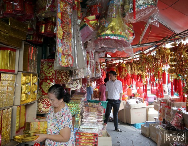 ภาพชุด ใกล้ถึงตรุษจีน สิ่งที่ขาดไม่ได้...กระดาษเงินกระดาษทอง