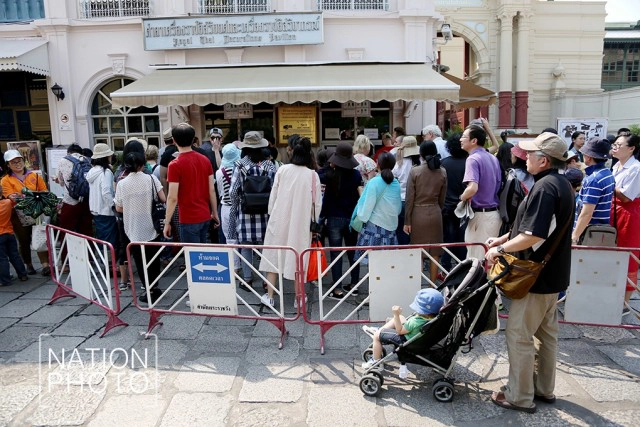 คึกคัก!นักท่องเที่ยวแห่เข้า"วัดพระแก้ว"ช่วงตรุษจีน