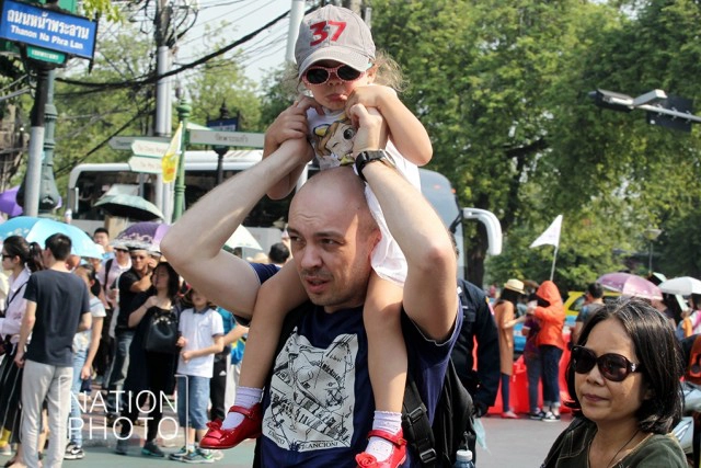 คึกคัก!นักท่องเที่ยวแห่เข้า"วัดพระแก้ว"ช่วงตรุษจีน