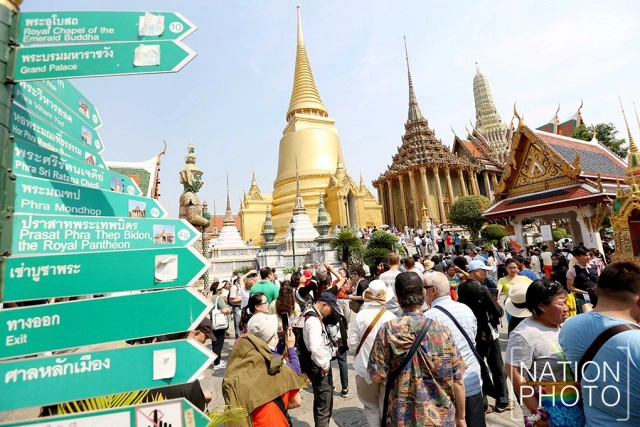 คึกคัก!นักท่องเที่ยวแห่เข้า"วัดพระแก้ว"ช่วงตรุษจีน