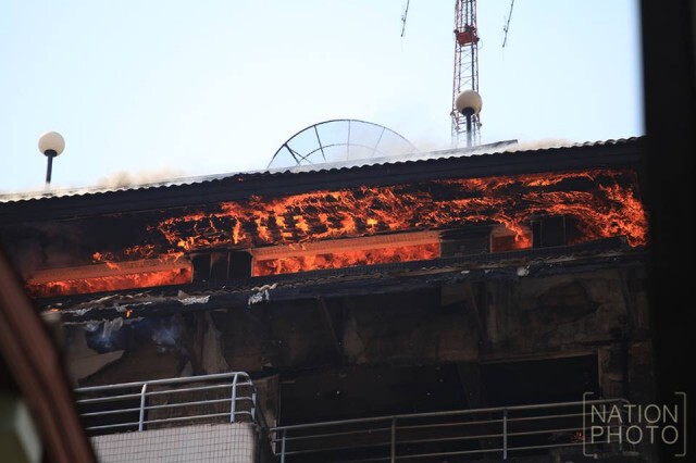 ภาพชุด เหตุเพลิงไหม้บนอาคารสูง 10 ชั้น  ซ.นราธิวาส ซ.18