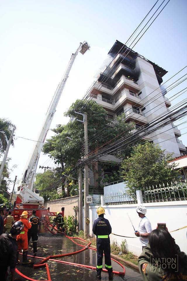ภาพชุด เหตุเพลิงไหม้บนอาคารสูง 10 ชั้น  ซ.นราธิวาส ซ.18