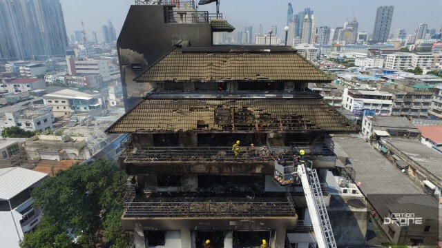 ภาพมุมสูง เหตุเพลิงไหม้ อาคารสูง 10 ชั้น  ซ.นราธิวาส ซ.18