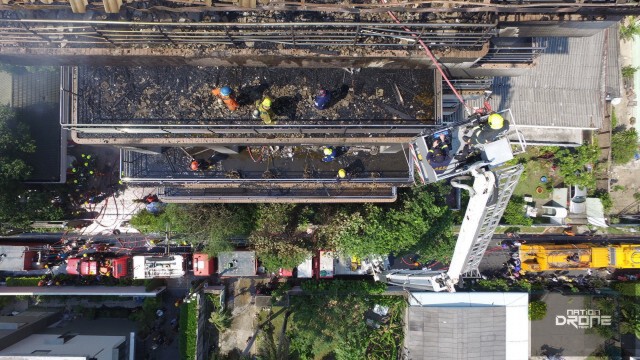 ภาพมุมสูง เหตุเพลิงไหม้ อาคารสูง 10 ชั้น  ซ.นราธิวาส ซ.18