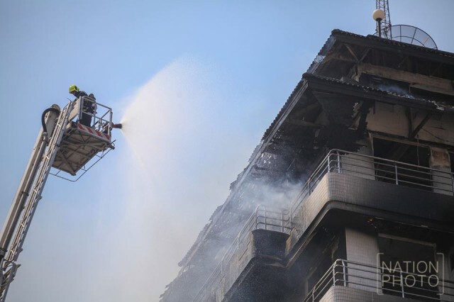 ภาพชุด เหตุเพลิงไหม้บนอาคารสูง 10 ชั้น  ซ.นราธิวาส ซ.18