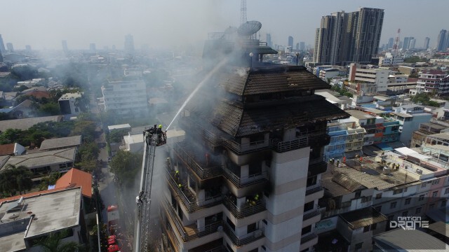 ภาพมุมสูง เหตุเพลิงไหม้ อาคารสูง 10 ชั้น  ซ.นราธิวาส ซ.18