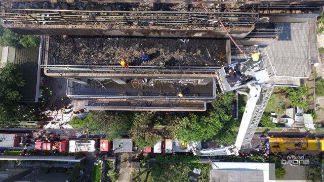 ภาพมุมสูง เหตุเพลิงไหม้ อาคารสูง 10 ชั้น  ซ.นราธิวาส ซ.18