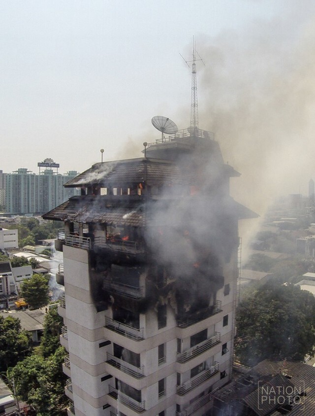 ภาพชุด เหตุเพลิงไหม้บนอาคารสูง 10 ชั้น  ซ.นราธิวาส ซ.18
