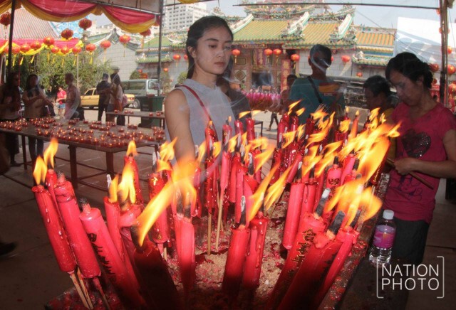 คนไทยเชื้อสายจีน ขอพรสิ่งศักดิ์สิทธิ์ ที่วัดเล่งเน่ยยี่ ก่อนถึงตรุษจีน