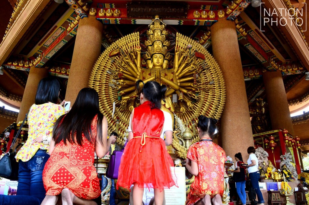 ภาพชุด ชาวไทยเชื้อสายจีนเดินทางมาขอพรที่ตำหนักพระแม่กวนอิม ภาพชุด ชาวไทยเชื้อสายจีนเดินทางมาขอพรที่ตำหนักพระแม่กวนอิม