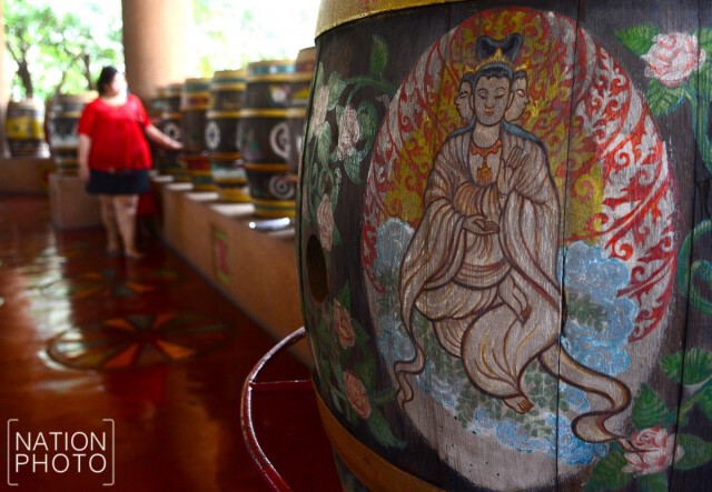 ภาพชุด ชาวไทยเชื้อสายจีนเดินทางมาขอพรที่ตำหนักพระแม่กวนอิม